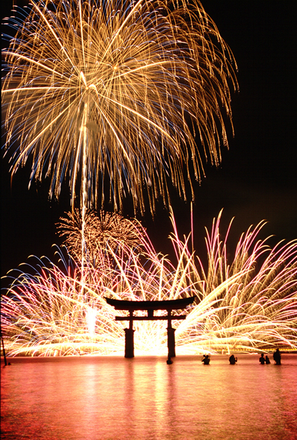 宮島水中花火大会